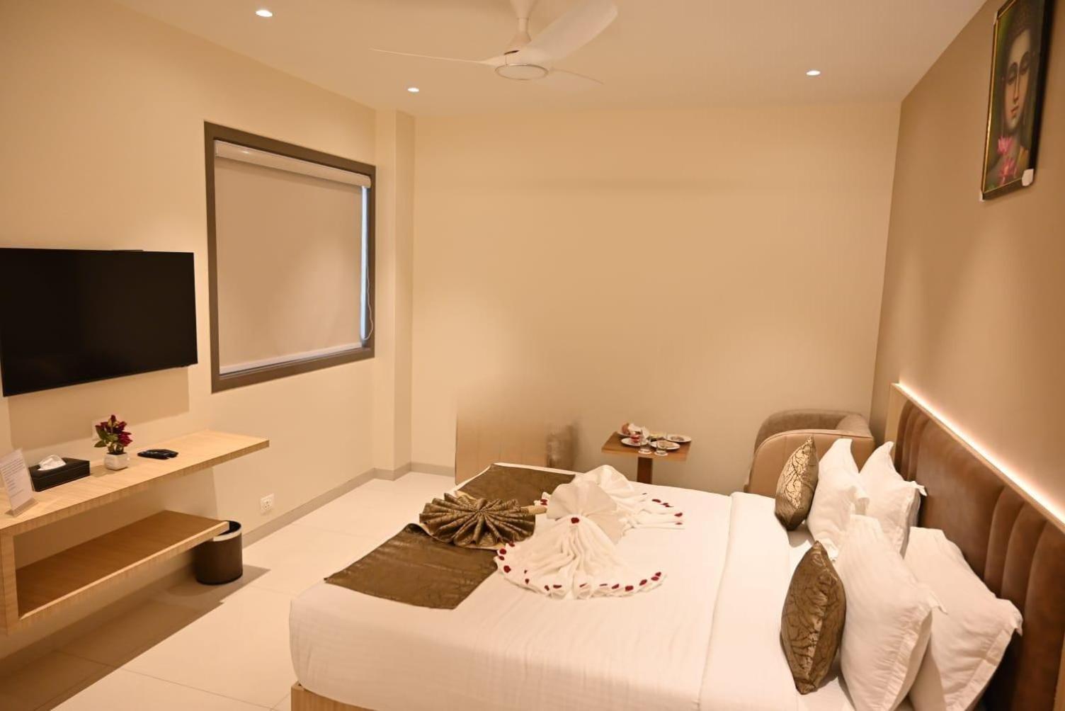 Hotel Ramida Plaza At Delhi Airport Yeni Delhi Dış mekan fotoğraf